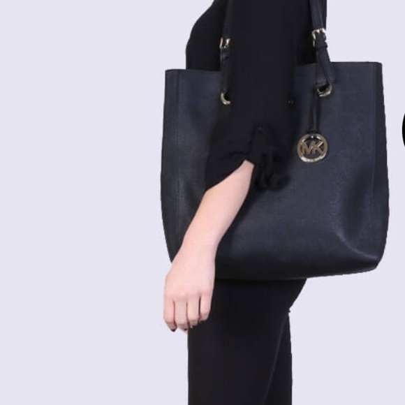 MICHAEL KORS JET SET SIGNATURE LARGE TOTE SAFFIANO LEATHER EUC - Picture 12 of 12